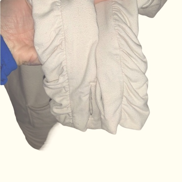 Lululemon Don’t Hurry Be Happy Pullover Polar Cream Fleece Sweater Size 4 - Picture 6 of 10